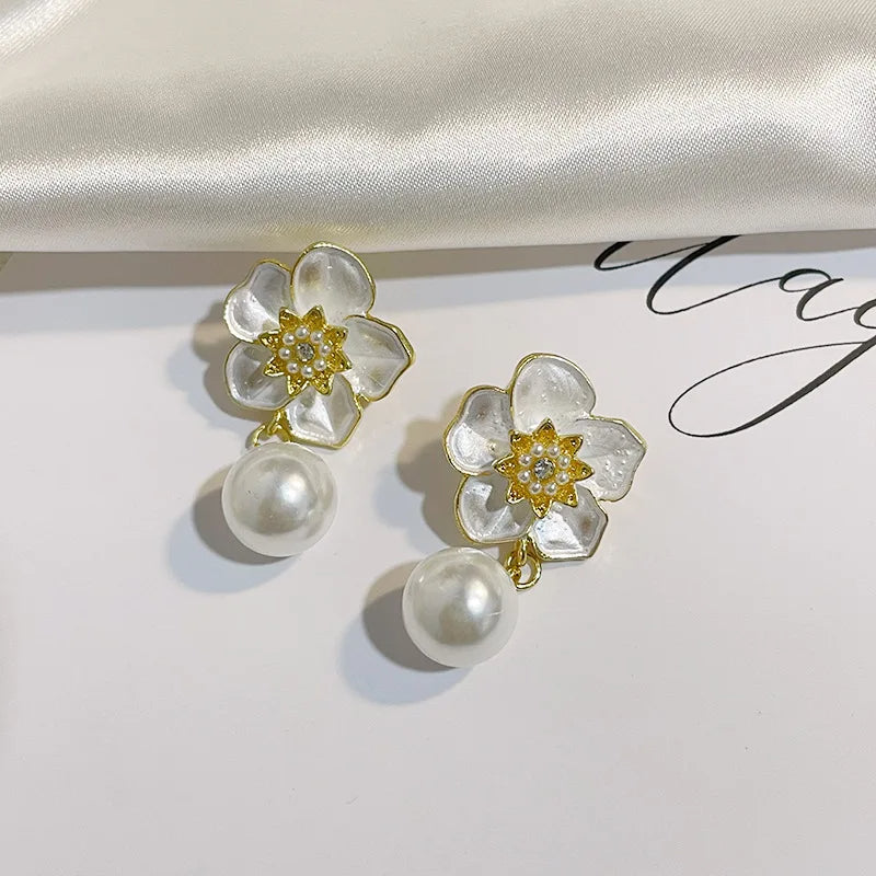 Jewelry CC Style Pearl Vintage Earrings - Blingy Bag LLC