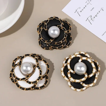 Korean Camellia Pearl Brooch – Elegant Flower Lapel Pin for Women, Wedding & Party Accessories